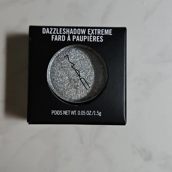 MAC - Dazzleshadow Extreme - Silver Glitter Eyeshadow - Picture 1 of 4